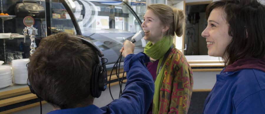 docuemntaire audio : 2 étudiantes de l'Université de Nantes en reportage audio au marché