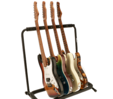 un rack de guitares électriques