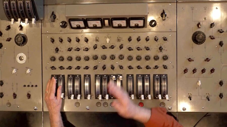 Mono et stereo : vue verticale de la console Redd51 à Abbey Road studios