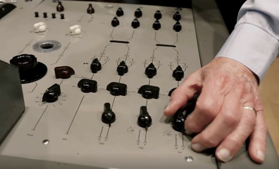 Mono Stéréo : les interrupteurs de la console Redd51