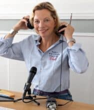 Delphine Zanelli en train de podcaster - le podcast business